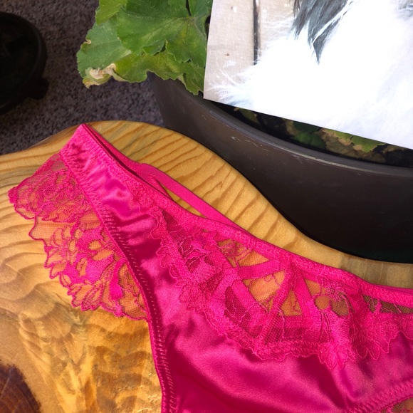 VS Very Sexy Lace Thong Size XSmall NWT Pink - Picture 6 of 11